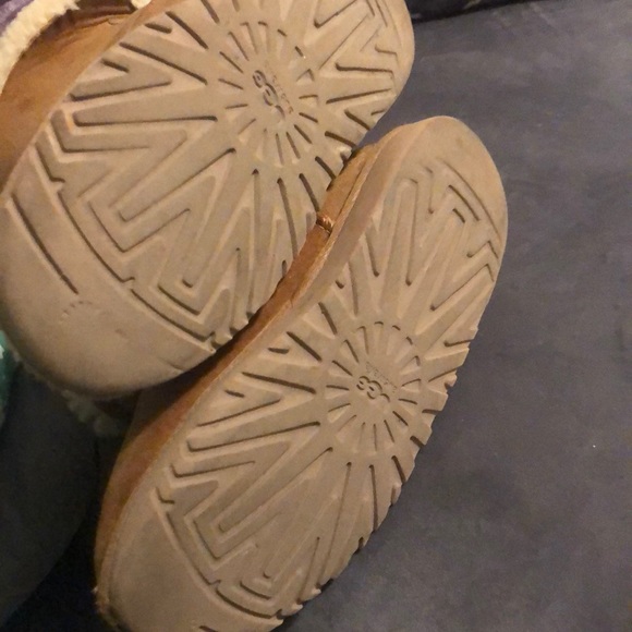 Brown uggs now in the back - Picture 4 of 4